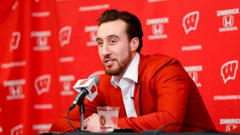 Charlotte Hornets' Frank Kaminsky carries baby down 40 stories during high-rise evacuation