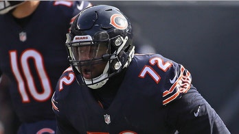Chicago Bears lineman proposes to girlfriend after team clinches division title