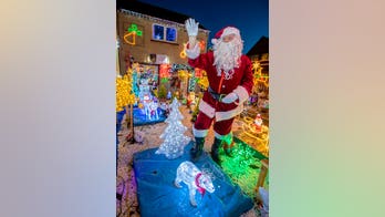 Widower dons Santa costume, puts on massive light display to fulfill wife's dying wish