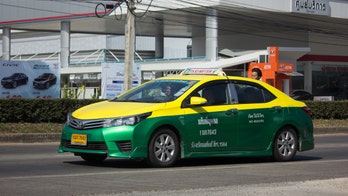 Taxi driver returns $10,000 after tourist accidentally forgets it in car