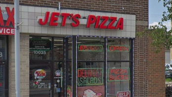 Pizza restaurant apologizes for ‘white trash’ receipt customer claims he received