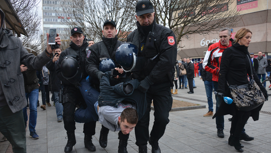 Bosnian Serbs detain man who led protests over son's death