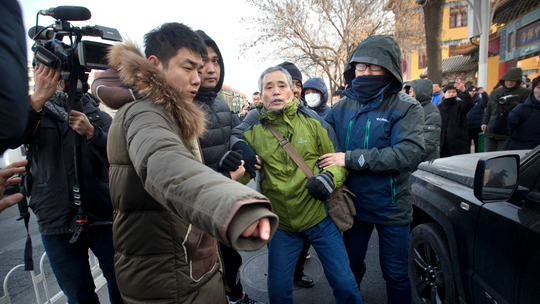 Police block Chinese court where rights lawyer to be tried