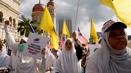 Malaysian Muslims stage rally to uphold Malay privileges
