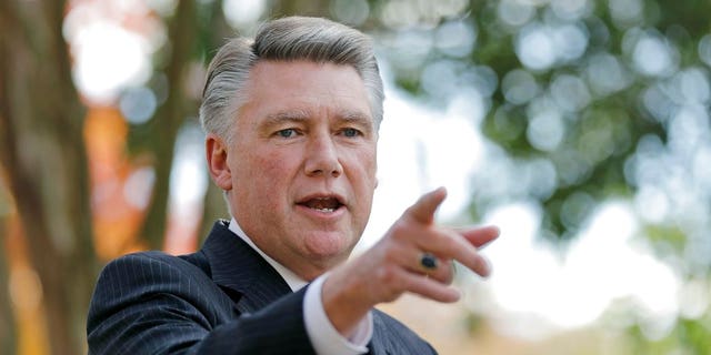   DOSSIER - In this archival photo of November 7, 2018, Mark Harris addresses the media at a press conference in Matthews, North Carolina. The race against Harris against Democrat Dan McCready is uncertain as election investigators in North Carolina focus on a rural county where allegations of mail-order fraud are so blatant that they questioned the result of polling day. (AP Photo / Chuck Burton, File) 