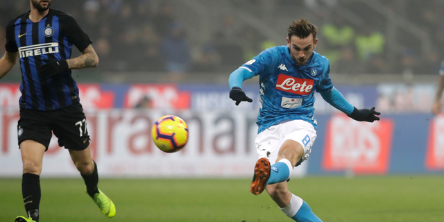 Napoli's Fabian Ruiz, right, misses a scoring chance during a Serie A soccer match between Inter Milan and Napoli, at the San Siro stadium in Milan, Italy, Wednesday, Dec. 26, 2018. (AP Photo/Luca Bruno)