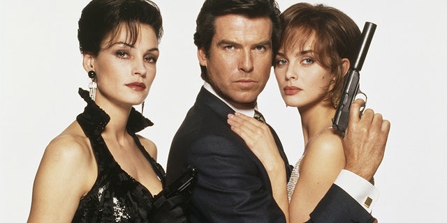 Irish actor Pierce Brosnan as James Bond, with his 'GoldenEye' co-stars Famke Janssen (left) and Izabella Scorupco, circa 1995.