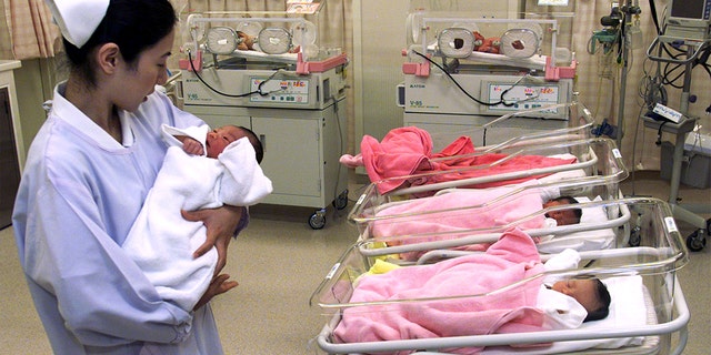 Japan’s government believes that 921,000 babies will be born by the end of 2018 — 25,000 fewer than in the previous year. (REUTERS, File)
