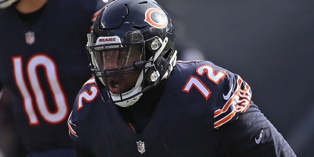Charles Leno Jr. proposed to his girlfriend after his Chicago Bears defeated the Green Bay Packers to clinch the NFC North division title.