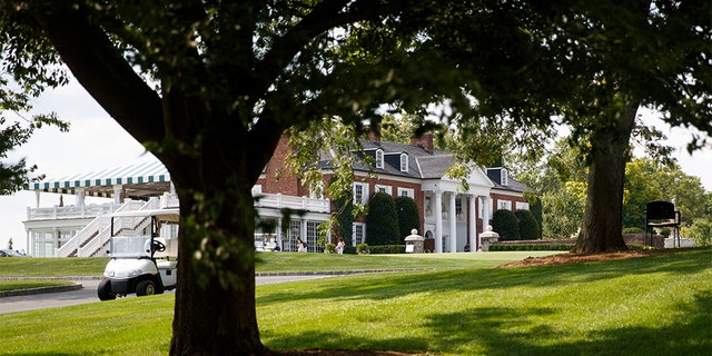   The Trump National Golf Club Clubhouse is seen from the media van on Thursday, August 9, 2018 in Bedminster, New Jersey, prior to President Donald Trump's meeting. State leaders about prison reform. (AP Photo / Carolyn Kaster) 