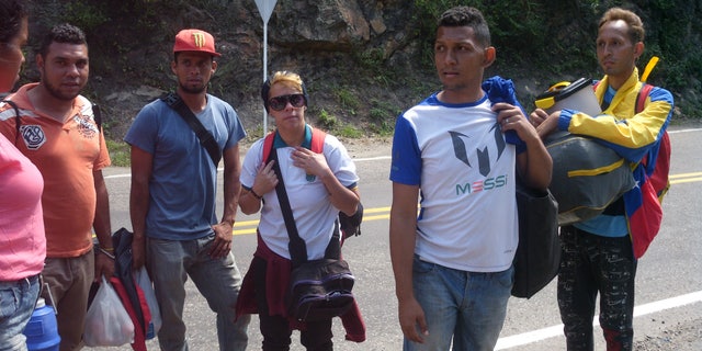 Scores flee Venezuela on foot, often making dangerous treks through Colombia