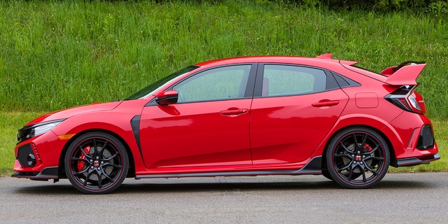 The Honda Civic Type R looks crazy so it doesn't drive that way | Fox News