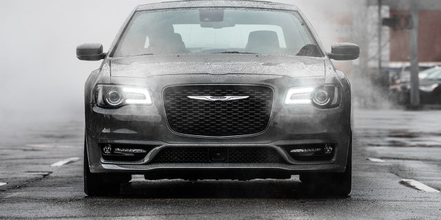 The Dodge Charger Proves You Can Still Cars Here S Why 2019 Chrysler 300s With 5 7 Liter Hemi V 8 Engine