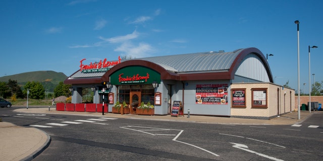 Frankie and Benny's in the U.K. is providing an incentive to get parents off their phones.