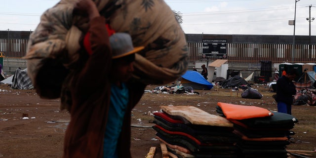 Migrant Caravan Shelter Shut Down Over Bad Sanitary Conditions As