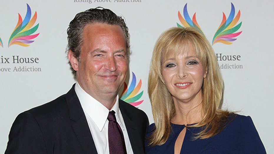 Lisa Kudrow says Matthew Perry gave her Cookie Time cookie jar