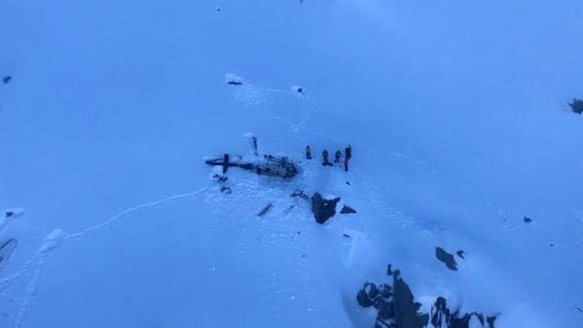 A tourist plane and a helicopter have crashed above the Rutor glacier in northwestern Italy, killing at least five and injuring two.