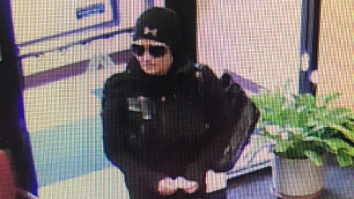 A woman, with the intention of robbing a bank, got cold feet and left behind a note with her demand for money.