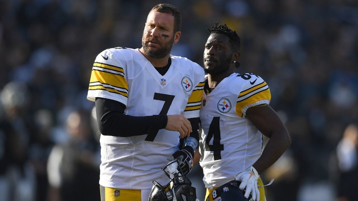 Pittsburgh Steelers star receiver Antonio Brown [right] was benched last week following a heated dispute with quarterback Ben Roethlisberger [left] during practice, a report stated.