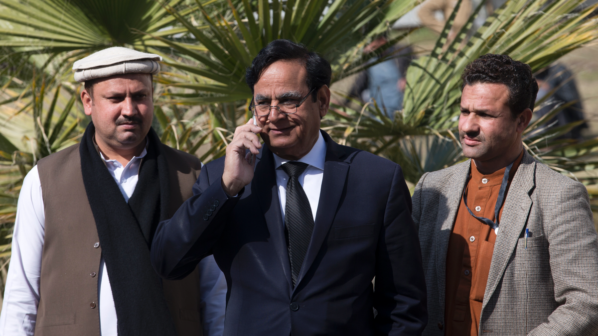 Saiful Malook, center, lawyer of Pakistani Christian Asif Pervaiz (AP Photo/B.K. Bangash)