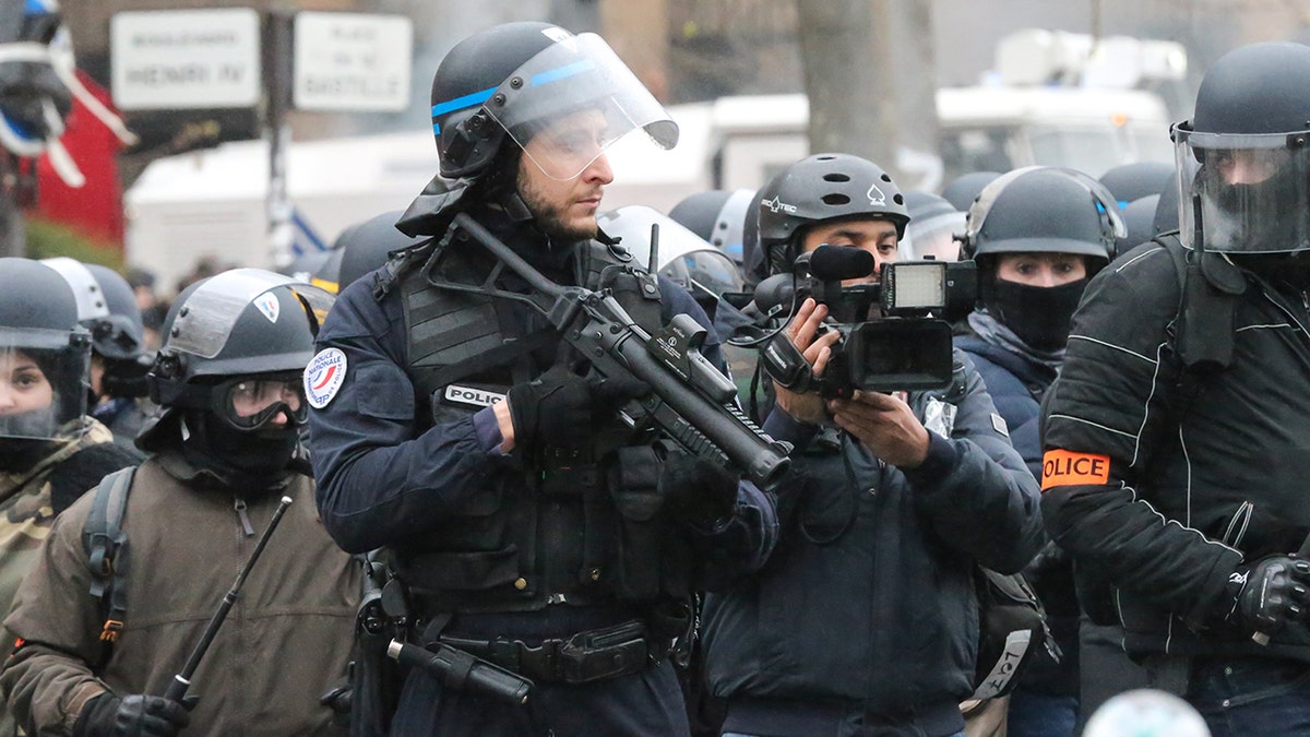 Citizens are outraged as French police have begun using specialized weapons against "Yellow Vest" protesters 