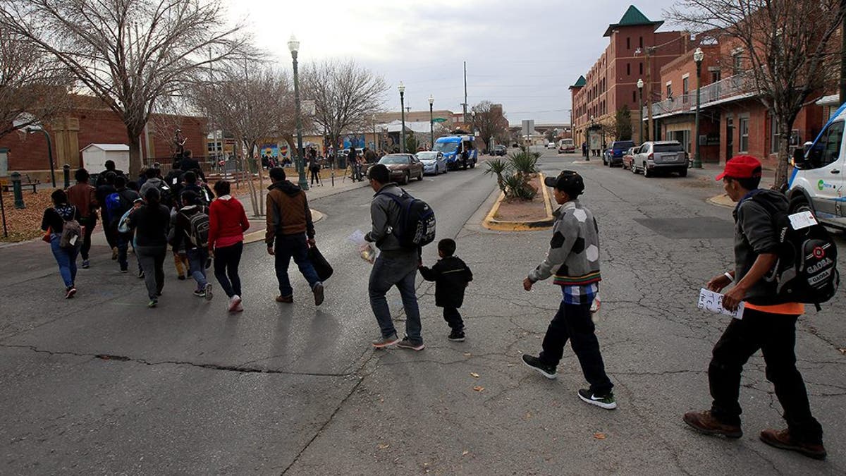 Central American migrants, who were dropped off at a bus station by U.S. Immigration and Customs Enforcement (ICE), walk toward volunteers helping them with food and transportation to emergency shelters in El Paso, Texas, U.S. December 25, 2018. REUTERS/Jose Luis Gonzalez