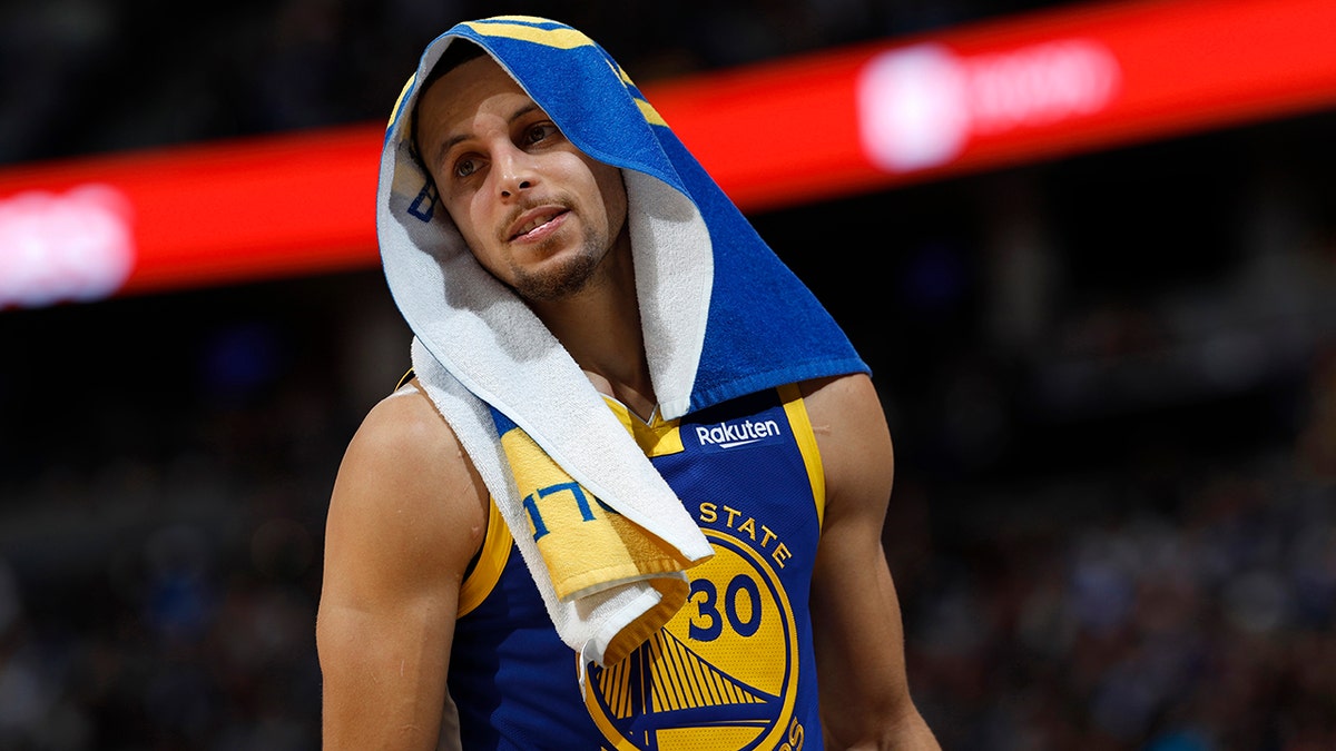 Golden State Warriors guard Stephen Curry in the second half of an NBA basketball game against the Denver Nuggets, Tuesday, Jan. 15, 2019, in Denver.  (AP Photo/David Zalubowski)