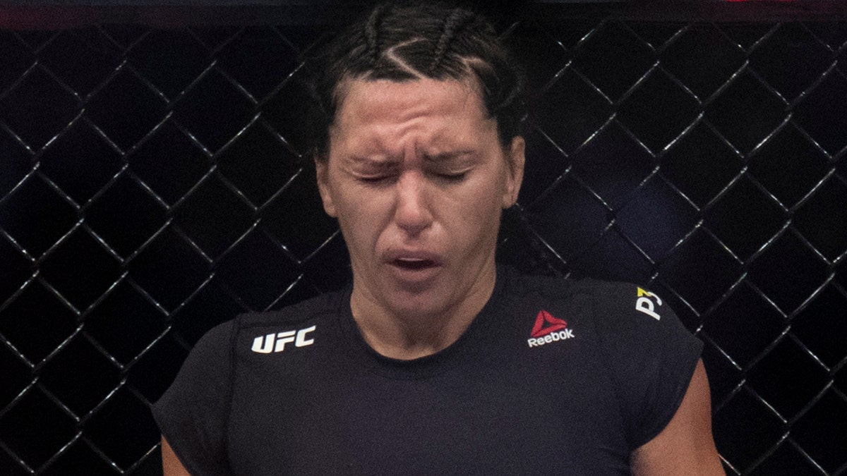 Ufc 232 Fighter Cat Zingano Suffers Serious Eye Damage After Freak Injury During Bout Fox News