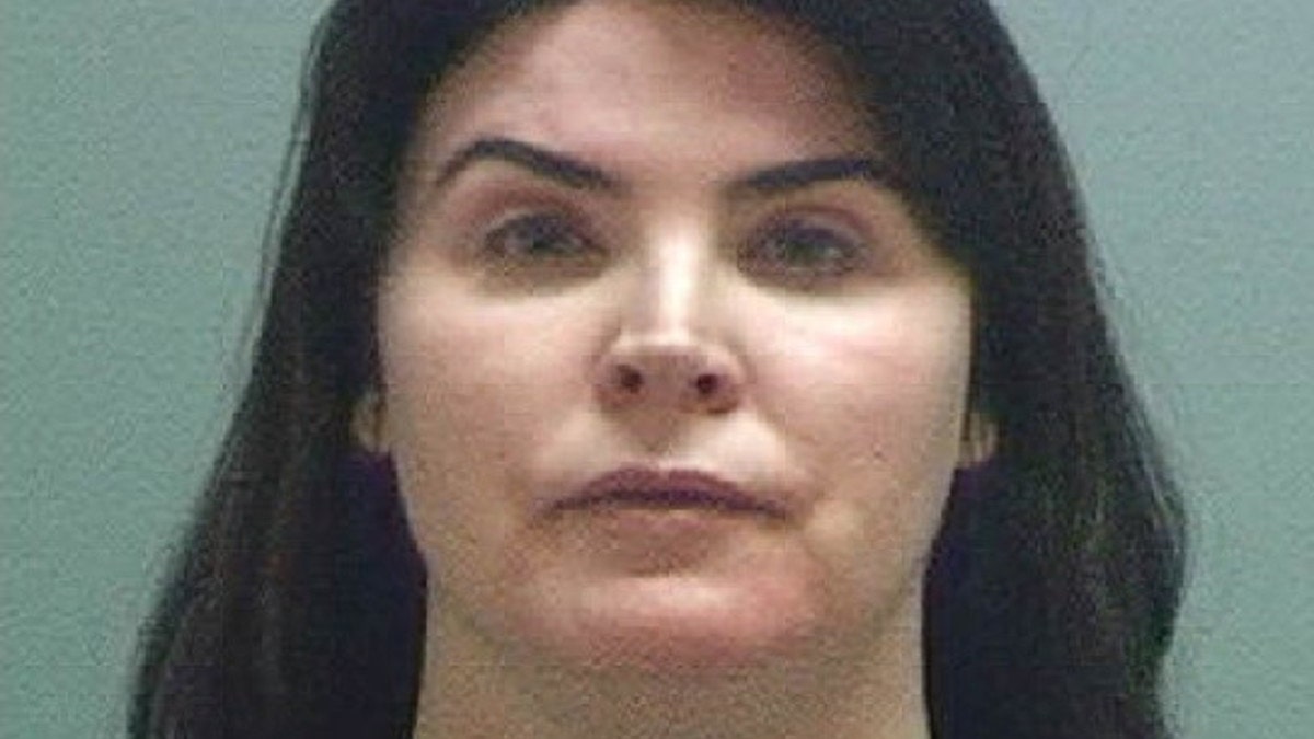 Ariane Borg allegedly snapped her cat's neck in front of her children, police say.