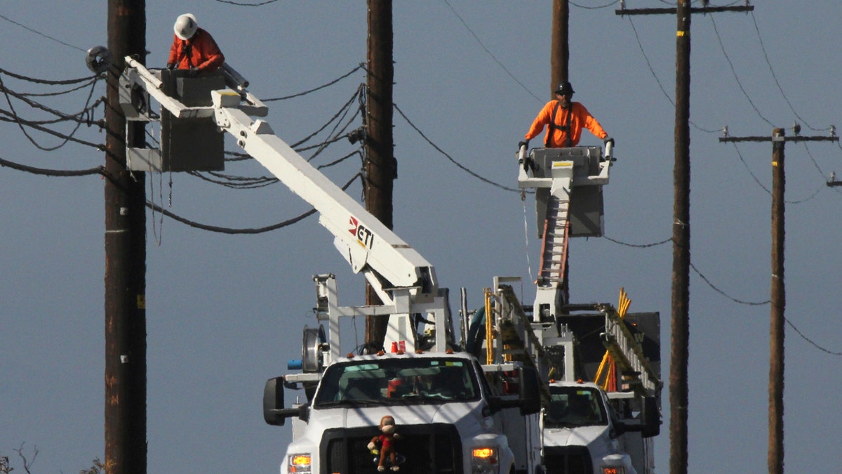 To prevent wildfires, Pacific Gas and Electric Co. should re-inspect its entire electric grid and cut off power during certain wind conditions regardless of the inconvenience to customers or loss of profit, a U.S. judge proposed/
