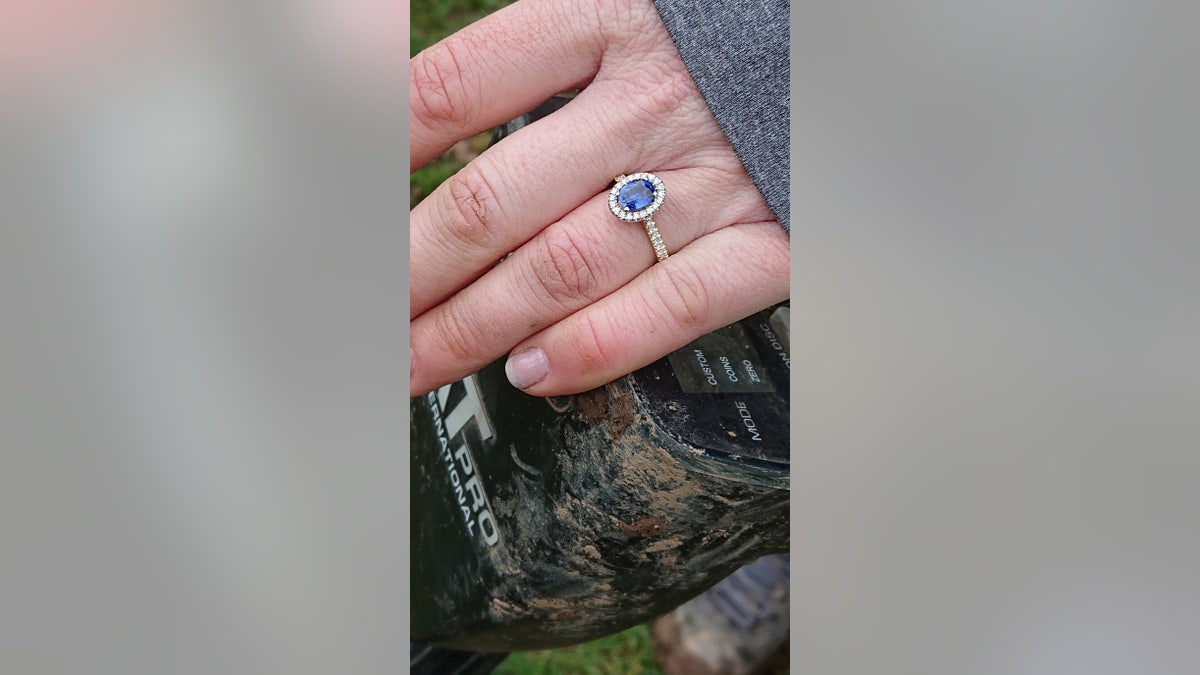 Swainson settled on a ring with a 1.5-carat sapphire surrounded by a cluster of diamonds for Haseler's engagement ring.