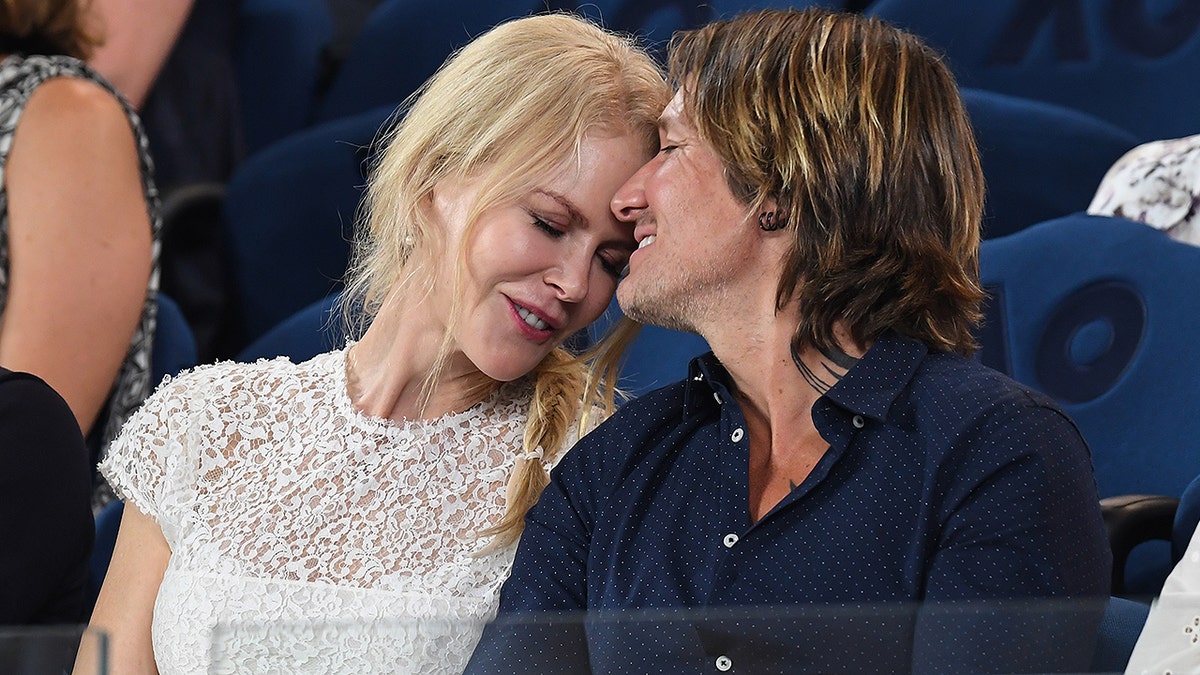 MELBOURNE, AUSTRALIA - JANUARY 24: Nicole Kidman and Keith Urban share an affectionate moment during one of the women's semi finals on Rod Laver Arena as they attend the 2019 Australian Open at Melbourne Park on January 24, 2019 in Melbourne, Australia. (Photo by James D. Morgan/Getty Images)