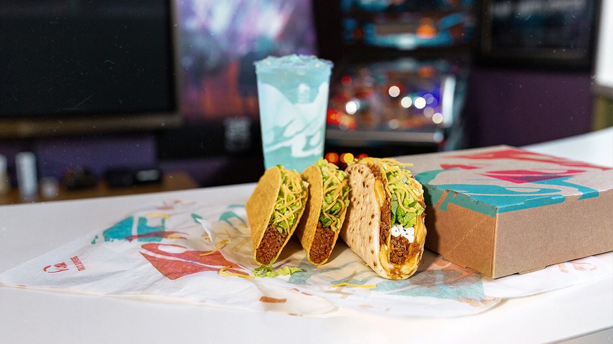 Customers receive a folded flat bread topped with double the amount of Taco Bell’s marinated steak that you would get on a regular item and a ton of melted cheese. The box also comes with a side of Taco Bell’s fan-favorite Nacho Fries, a crunchy taco and a medium drink.