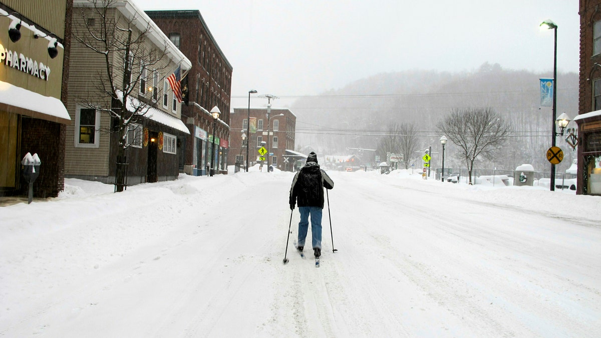 A major winter storm that blanketed most of the Midwest with snow earlier in the weekend barreled toward New England Sunday, where it was expected to cause transportation havoc ranging from slick and clogged roads to hundreds of cancelled airline flights.