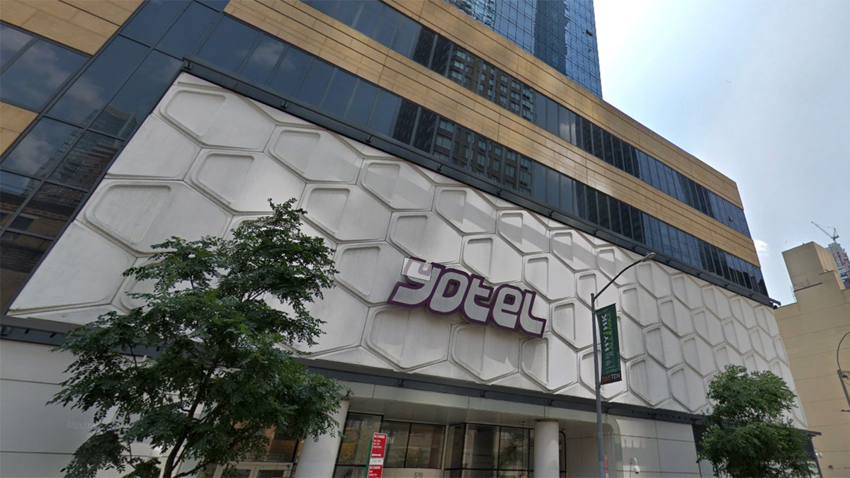 Koenig and O'Meara left a note and a stack of ten $20 bills for the housekeeper who discovered them around 7 p.m. at the Yotel Hotel in Midtown