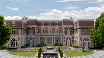 Woman sues luxury resort after severe allergic reaction