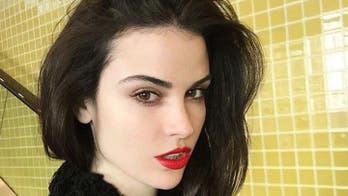 Who is Golden Globes' Fiji Water girl, Kelleth Cuthbert? What to know about the viral photo-bombing model