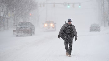Major Northeast snowstorm hits; leads to Pennsylvania, NYC car pileups, 2 deaths