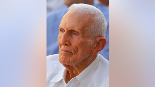 Ex-Cuban vice president, Bay of Pigs commander, dies at 95