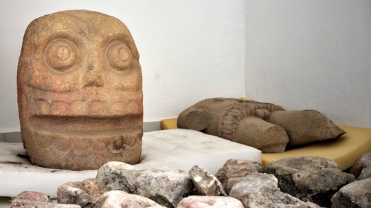 Mexico finds Flayed god temple; priests wore skins of dead