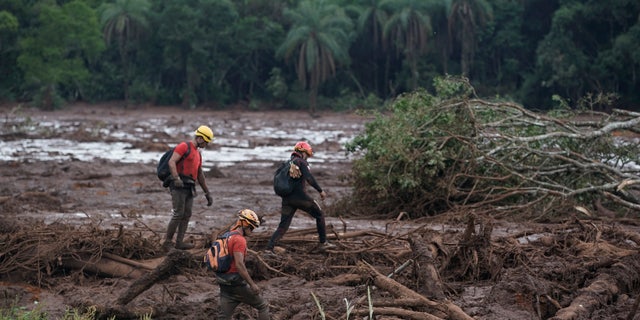 Rescue efforts have been suspended after a devastating dam collapse in Brazil amid fears of a further breach, it was revealed on Sunday