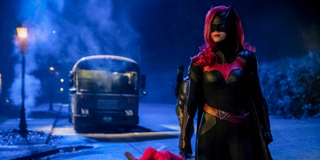 Batwoman Series Ordered At The Cw Featuring Ruby Rose As First Openly