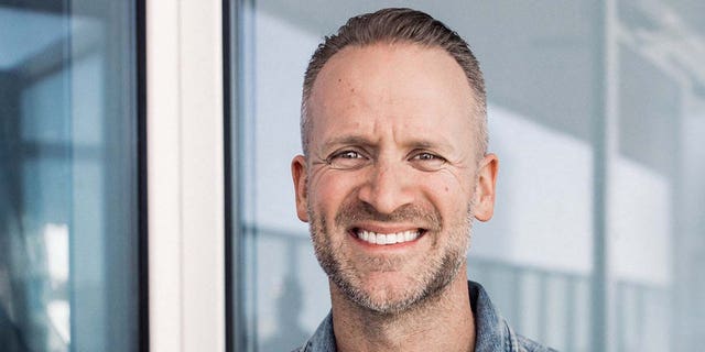 Brian Johnson, aanbiddingspastor en oprichter van Bethel Music, deelt zijn reis door diepe depressie en angsten in zijn nieuwe boek, "When God Becomes Real.""When God Becomes Real."