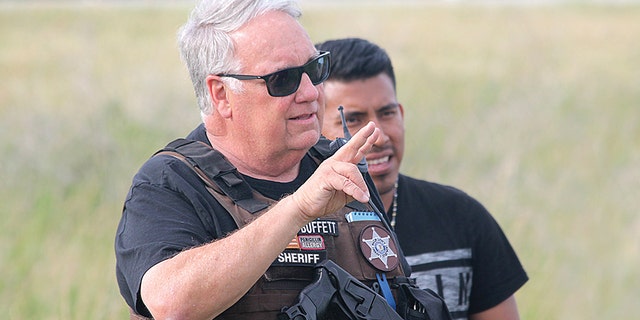 Howard G. Buffet picured in Illinois, interviewing five people in a broken-down vehicle, one of whom reportedly confessed to entering the U.S. illegally twice.