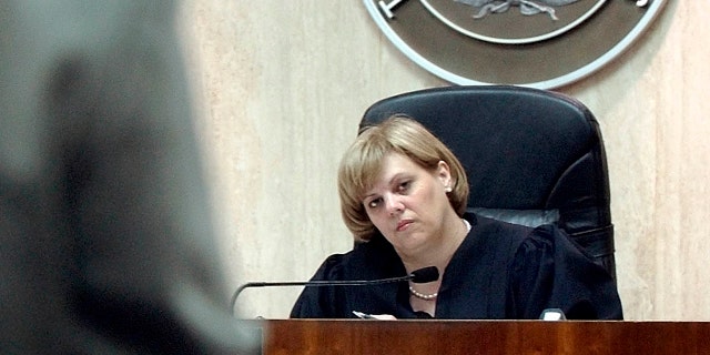Judge Susan Criss, right, listens to assistant district attorney Joel Bennett during a pretrial hearing of murder defendant Robert Durst in Galveston, Texas, Sept. 22, 2003. — AP