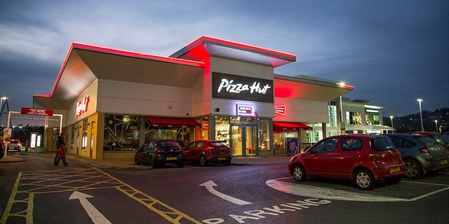 Pizza Hut on Monday announced the latest expansion of its effort to deliver customers a classic combo – pizza and beer.