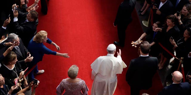 Flanked by Panama's President Juan Carlos Varela, right, and first lady Lorena Castillo, Pope Francis arrives at the foreign ministry headquarters Palacio Bolivar, in Panama City, Thursday, Jan. 24, 2019. (AP Photo/Alessandra Tarantino)