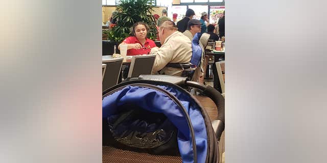 Jessica Gomez captured the tender moment.