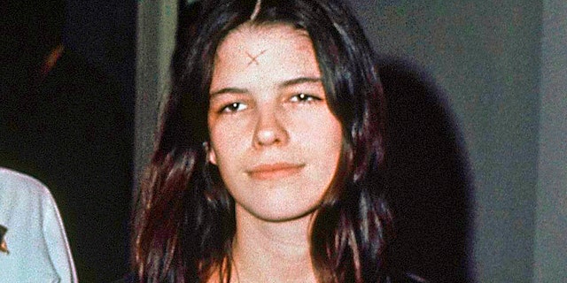 Leslie Van Houten is viewed in a Los Angeles lockup, March 29, 1971. (Associated Press)