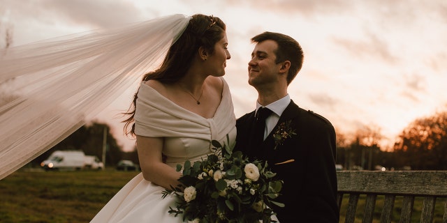 Bridal party's 'power pose' showing off pockets goes viral